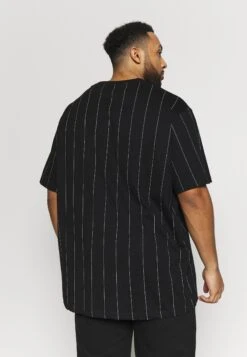 URBAN CLASSICS Oversized Pinstripe Tee - T-Shirt Imprimé -Tenues Mode Boutique 0e381b2edf87482a95868a664c5e7b3d