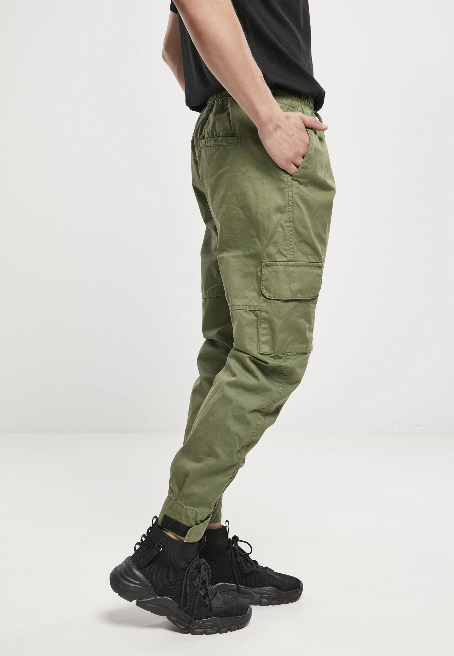URBAN CLASSICS Männer Military - Pantalon Cargo - Newolive 4 URBAN CLASSICS Männer Military - Pantalon Cargo - Newolive – Image 4