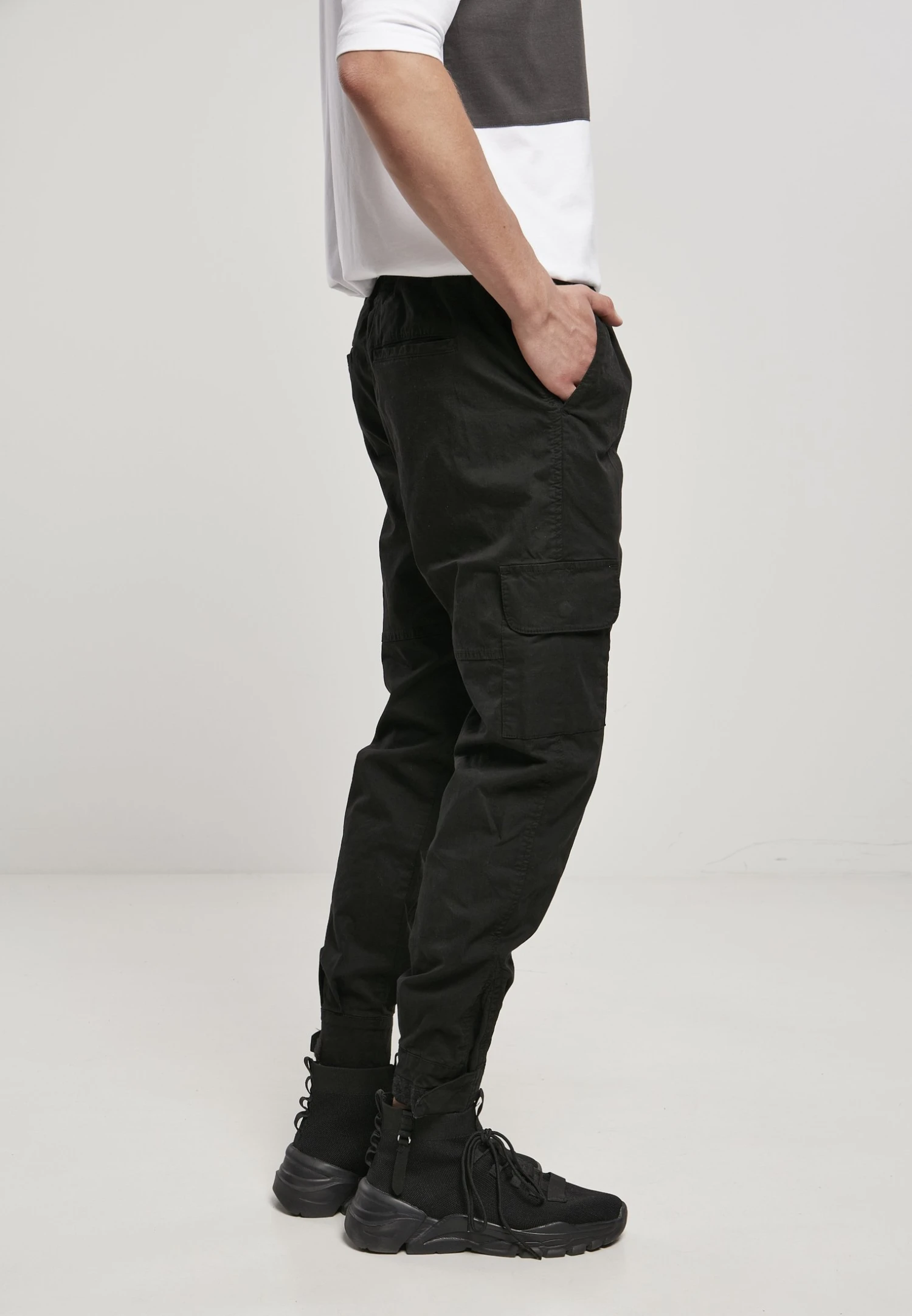 URBAN CLASSICS Männer Military - Pantalon Cargo - Black 4 URBAN CLASSICS Männer Military - Pantalon Cargo - Black – Image 4