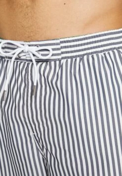 Lacoste Mh6781_U36 - Short De Bain - Navy Blue/Flour -Tenues Mode Boutique 3416bc6d1be649eab5c5dae88a2bda59