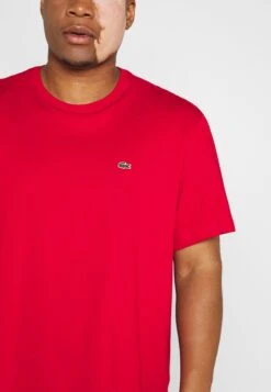 Lacoste Plus - T-Shirt Basique - Rouge 11 Lacoste Plus - T-Shirt Basique - Rouge -Tenues Mode Boutique 4a283b51e60649b889be120fb98050aa
