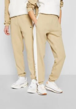 Lacoste Pantalon De Survêtement - Twig/Flour -Tenues Mode Boutique 4f5bd06f167747fd9799c7fe786574e9