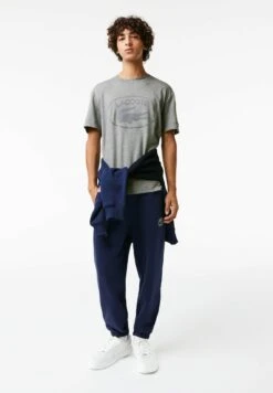 Lacoste T-Shirt Imprimé - Gris Chine 10 Lacoste T-Shirt Imprimé - Gris Chine -Tenues Mode Boutique 52e3ccc3516b49a4ae23c147c101c107