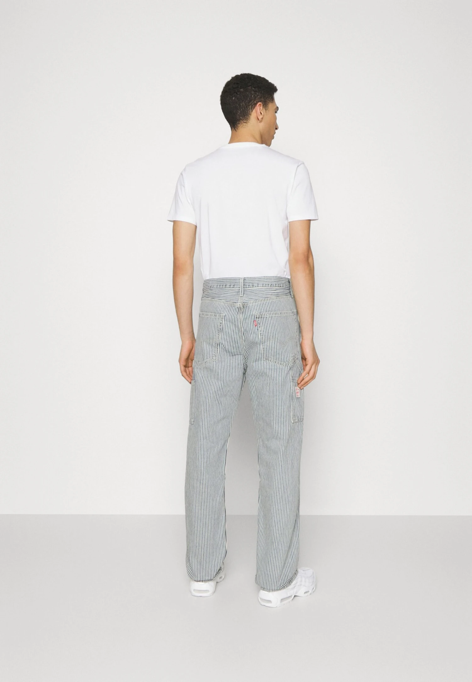 Stay Loose Carpenter - Jean Droit - Garage Sign Carpente 3 Stay Loose Carpenter - Jean Droit - Garage Sign Carpente – Image 3