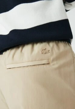 Lacoste Pantalon Classique - Beige -Tenues Mode Boutique 5b4cd53a11454378ac225fa1e120ca62