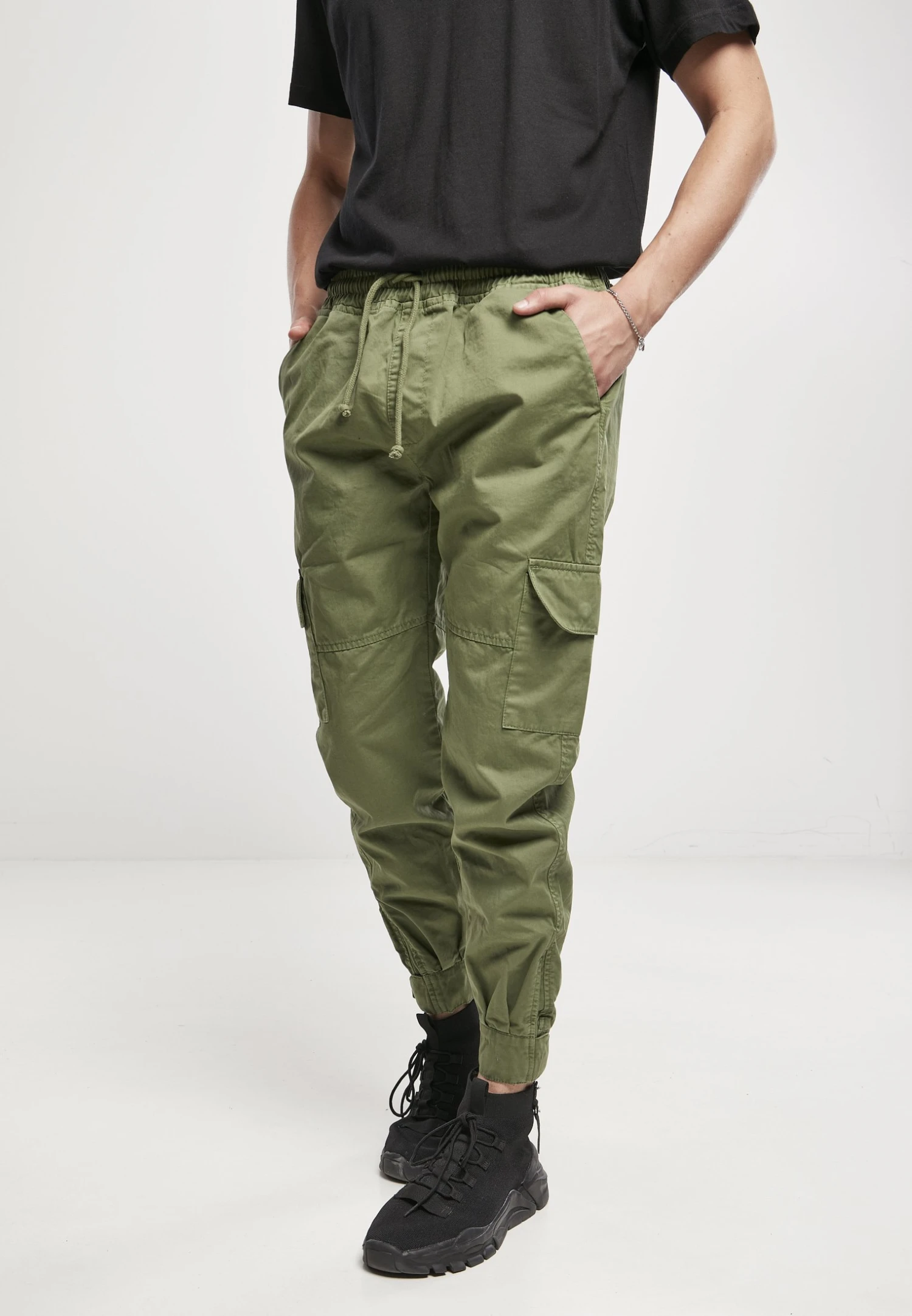 URBAN CLASSICS Männer Military - Pantalon Cargo - Newolive 1 URBAN CLASSICS Männer Military - Pantalon Cargo - Newolive