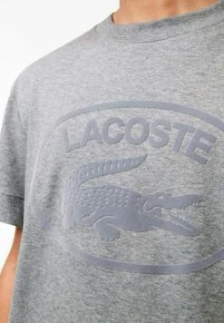 Lacoste T-Shirt Imprimé - Gris Chine 9 Lacoste T-Shirt Imprimé - Gris Chine -Tenues Mode Boutique ce2b50e3c85b478a80627af57d7e4ec7