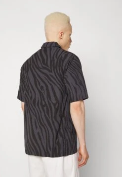 Adidas Originals Chemise - Black -Tenues Mode Boutique e5df3b09c00c46b48e9b26f81d4abd35