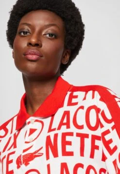 Lacoste X Netflix - Polo - Flour/Corrida -Tenues Mode Boutique f5be9fa25452425a8a503f294a5aae09